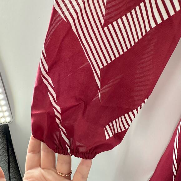 Charles Henry‎ Size S Dress Printed Mini Long Sleeve Dress V-Neck Burgundy Geo - Picture 5 of 13